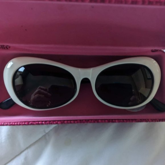 Women's Cat eye Sunglasses - White w/ Black Metal Temples - Picture 1 of 7